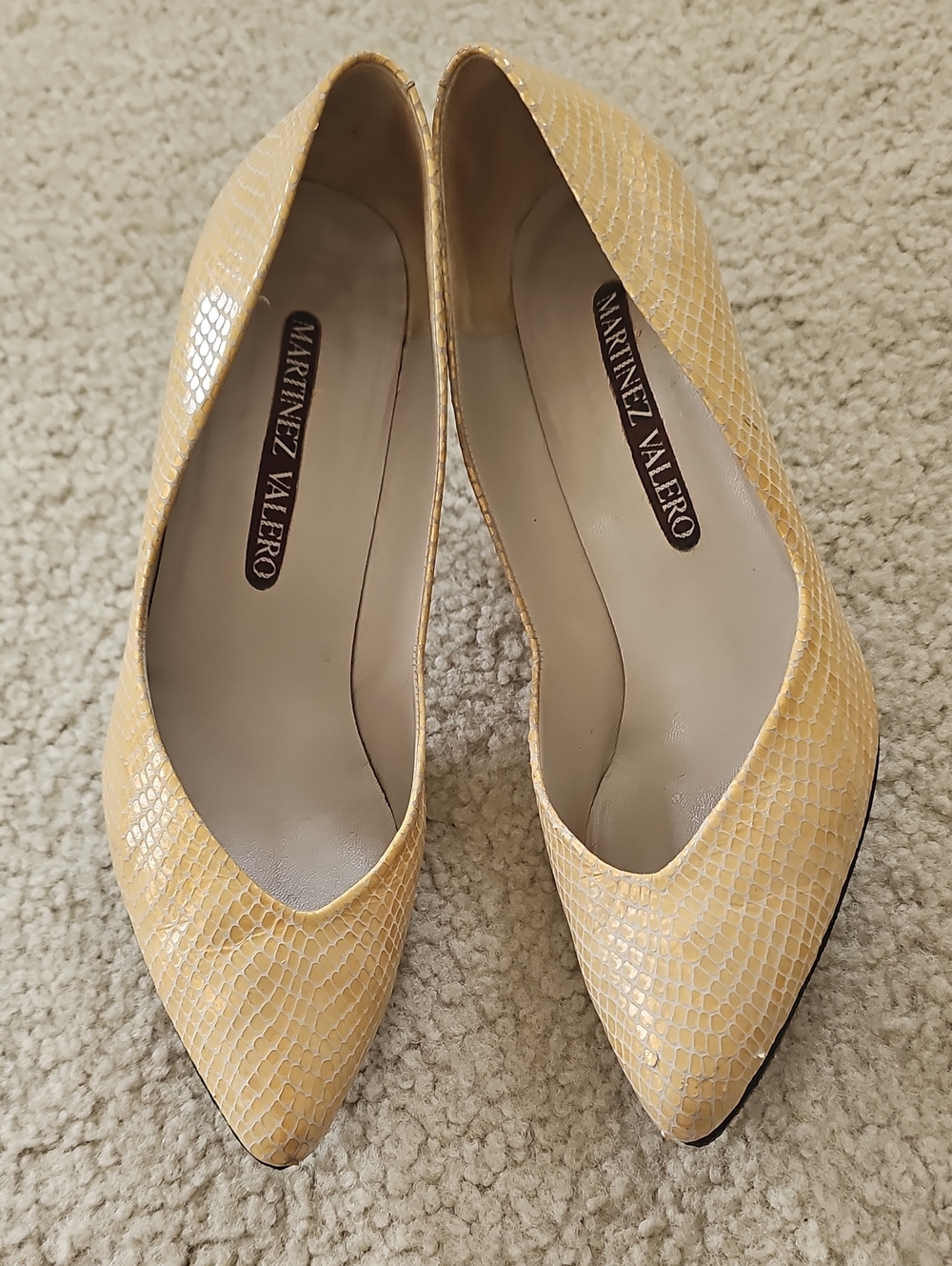 Martinez Valero Beige Snakeskin Pointed Toe Pumps 8M 3.75" Heels - Picture 2 of 12